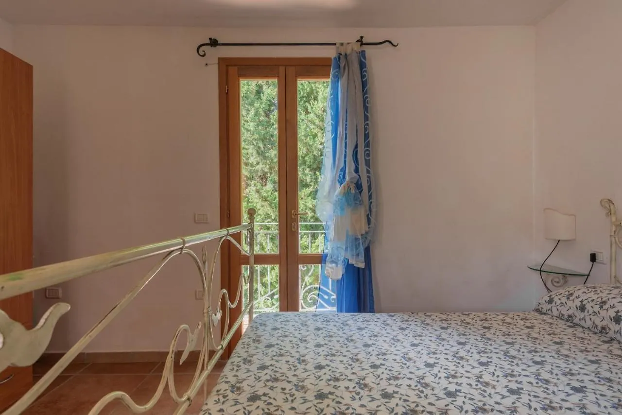 Stunning Residence Bouganvillage Bedroom Sleeps 4 Plus A Child Bed Tanaunella 0*,  Italie