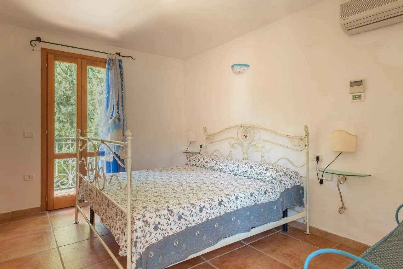 Stunning Residence Bouganvillage Bedroom Sleeps 4 Plus A Child Bed Tanaunella Italie